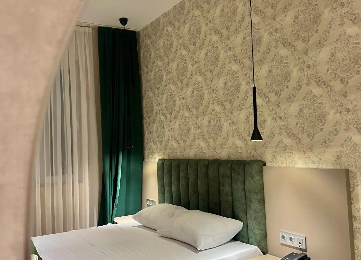 Emerald Hotel Батуми