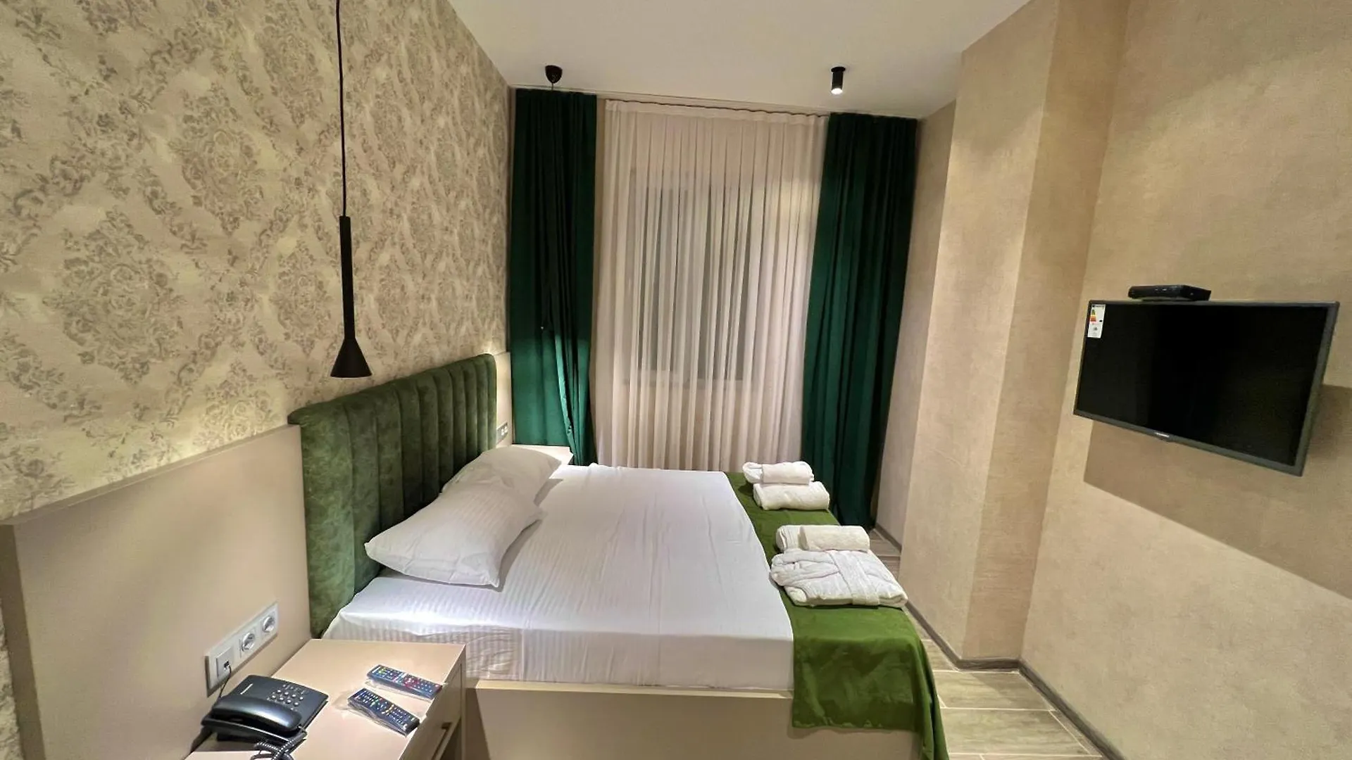 Emerald Hotel Батуми