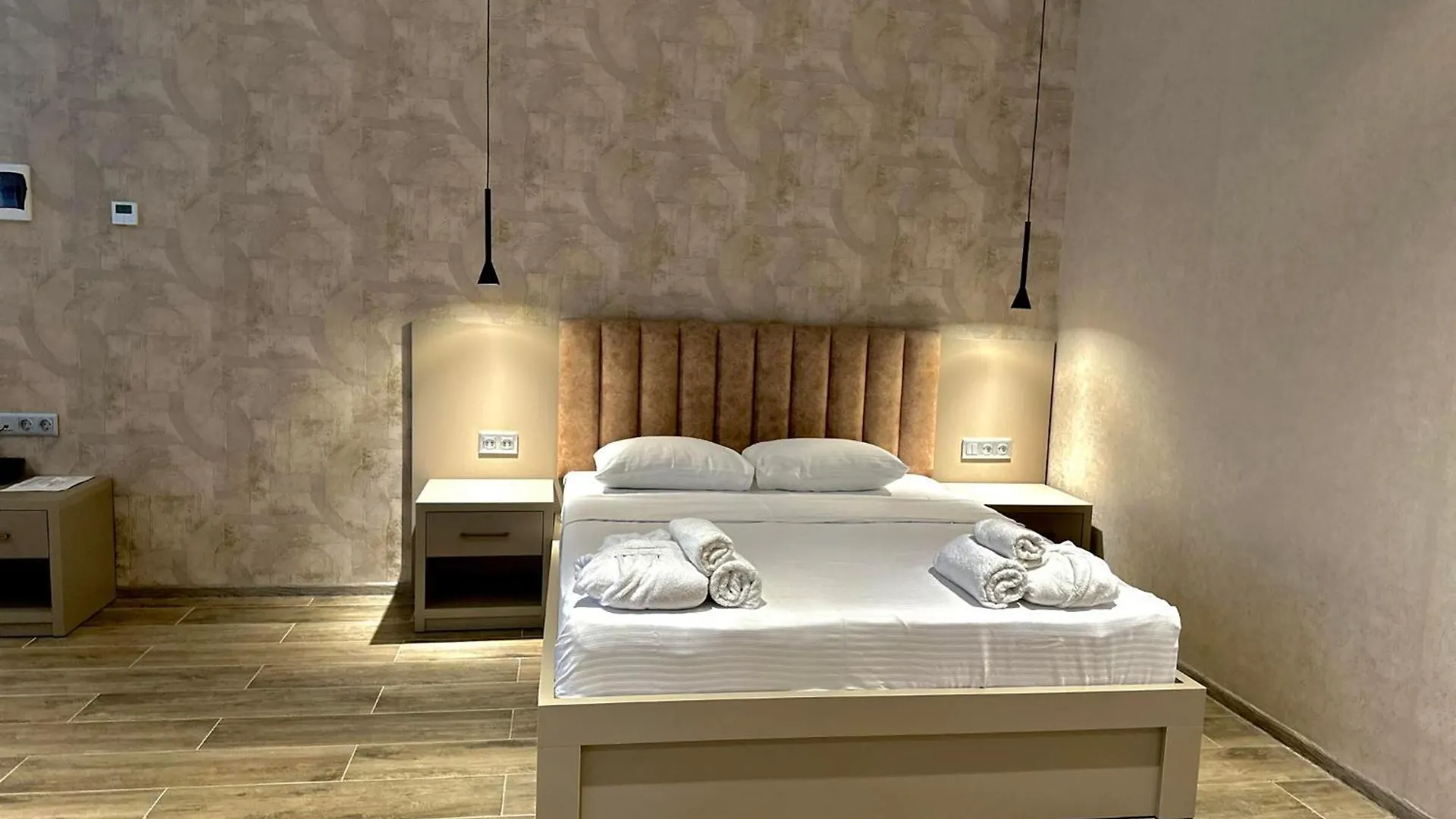 Emerald Hotel Батуми 3*,