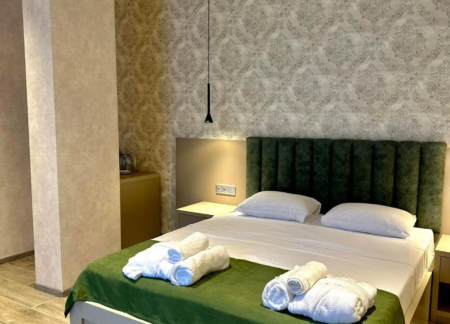 Emerald Hotel Батуми 3*,