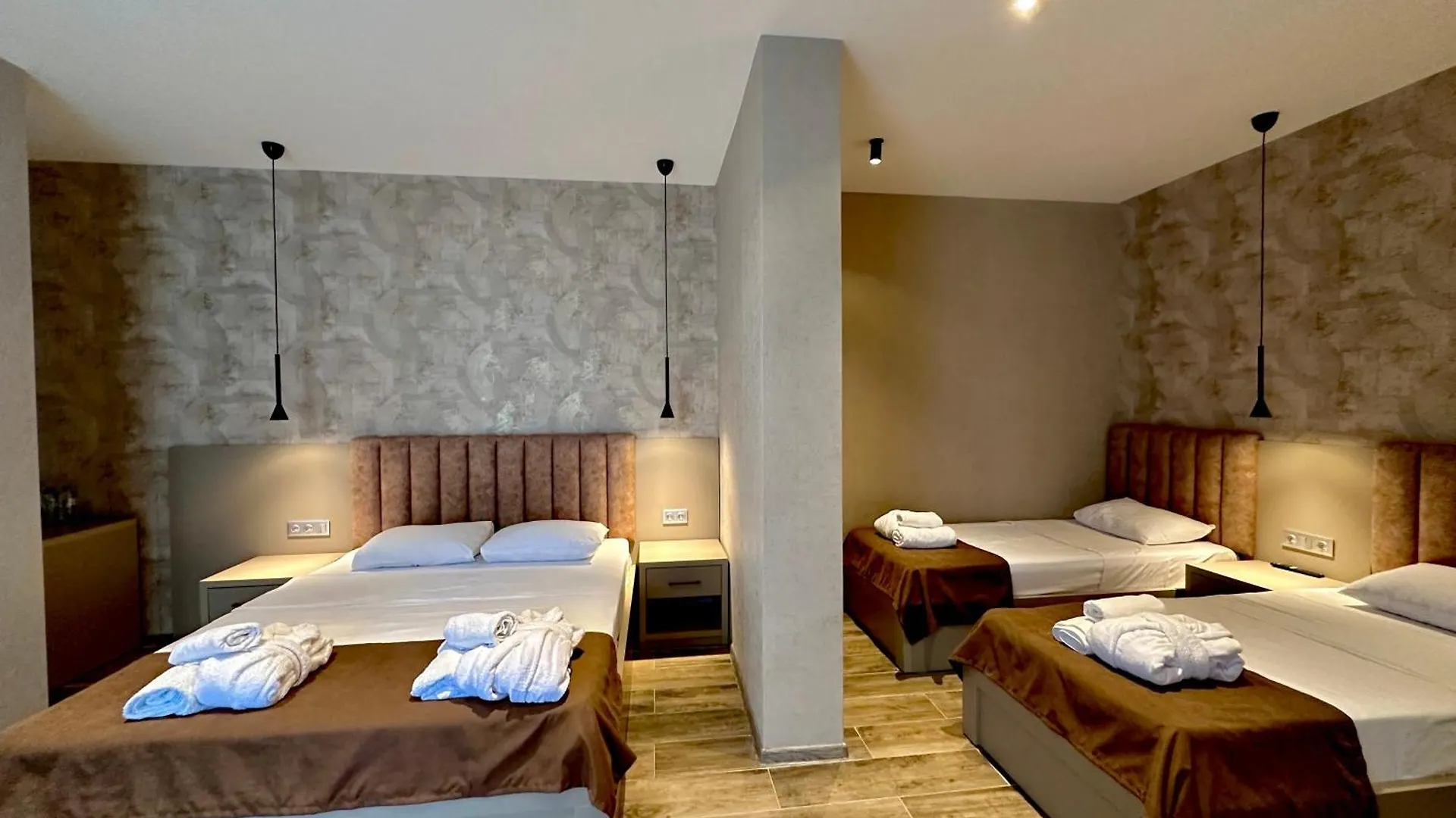 Emerald Hotel Батуми 3*,