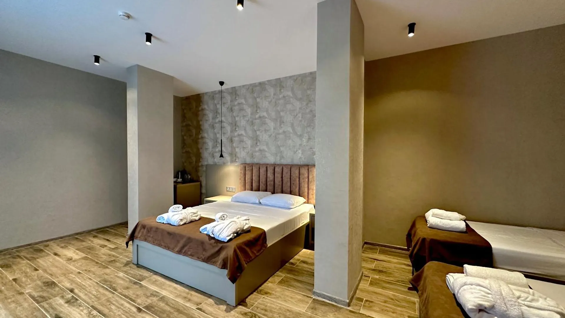 Emerald Hotel Батуми