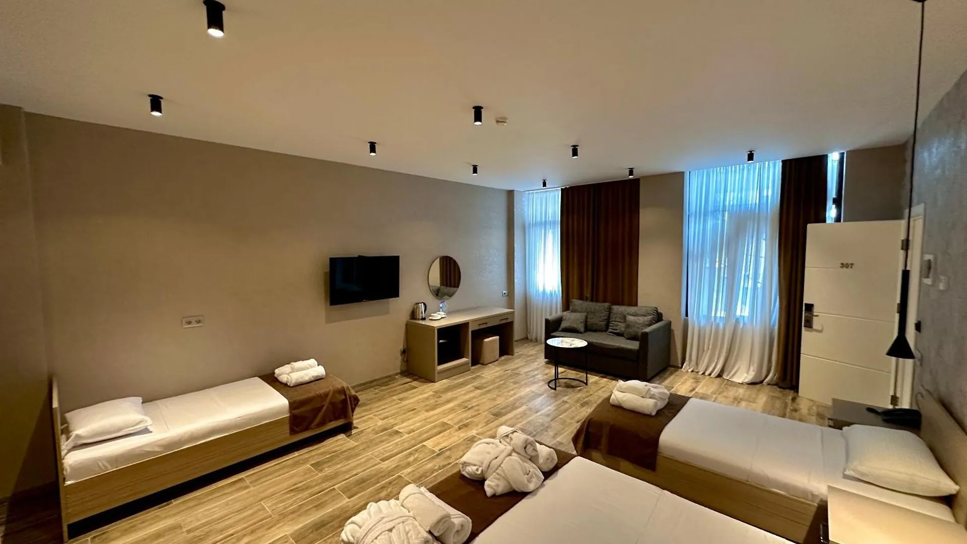 Emerald Hotel Батуми 3*,  Грузия