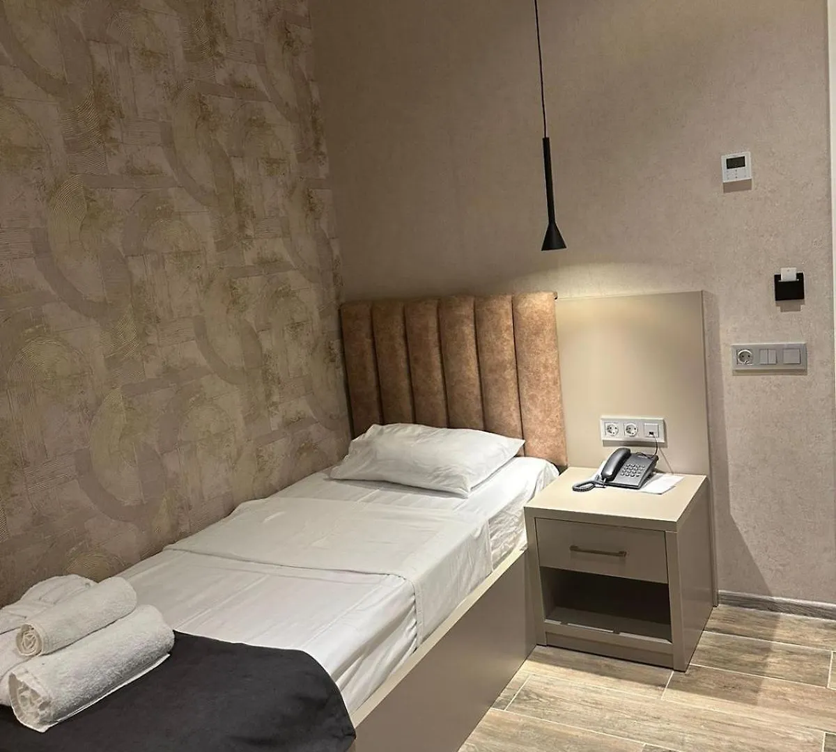 Emerald Hotel Batumi 3*,