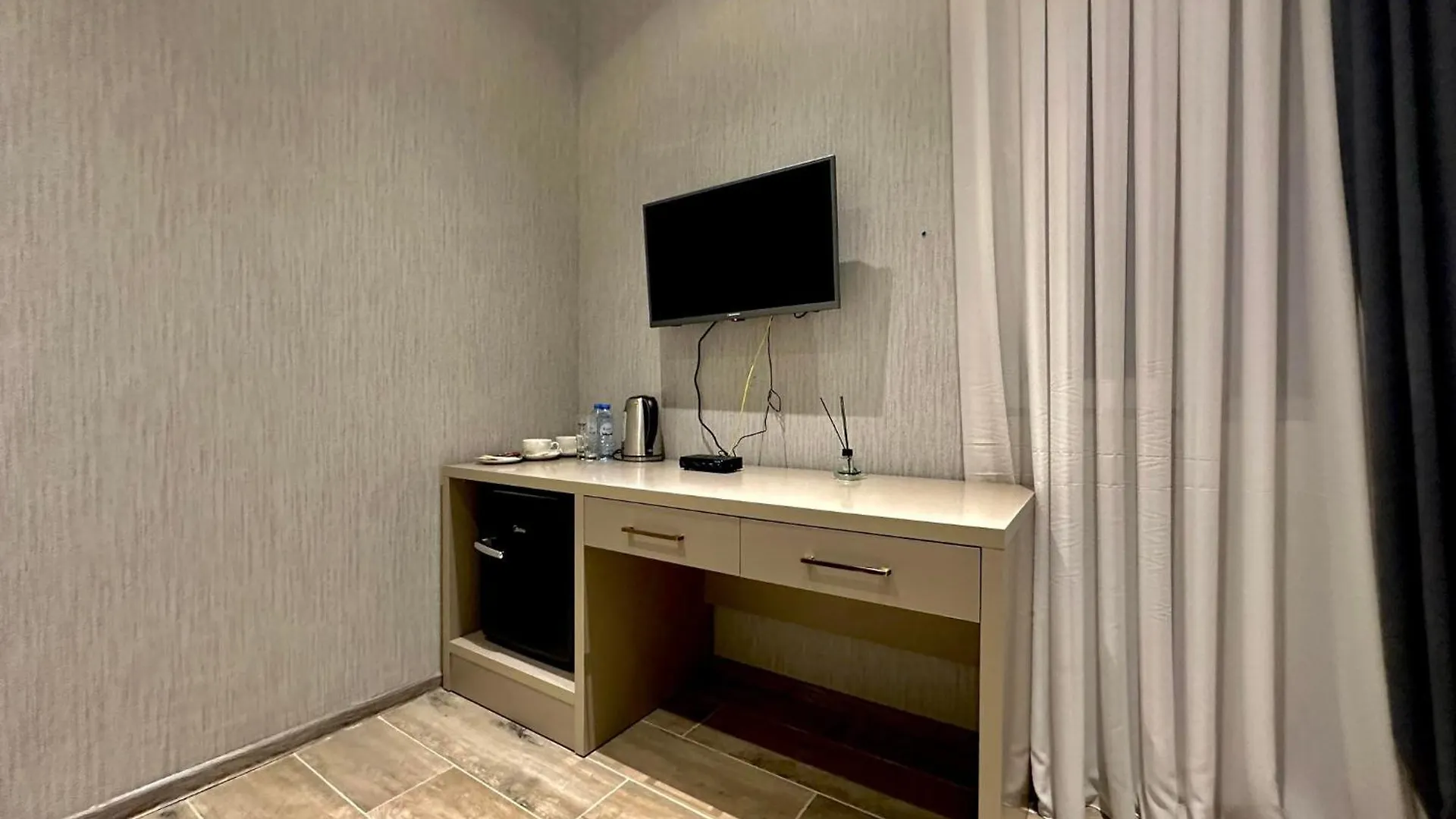 Emerald Hotel Batumi 3*,